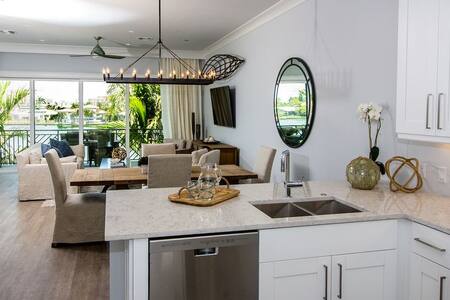 New & Luxurious 4/3 Townhouse - 2,800 Square Feet