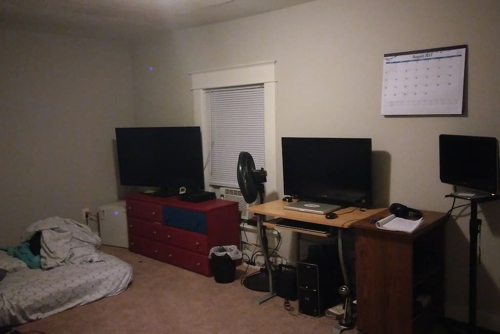 2nd bedroom