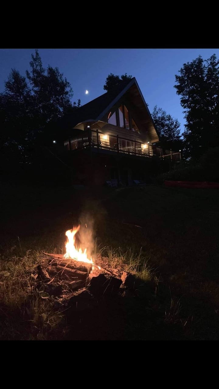 Le Chalet Du Bonheur Aux 
2 Vues - Magog
