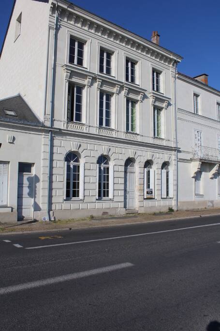 Bâtiment typique de Saumur en tuffeau !