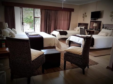 Gemstone Guesthouse - Crysolite Family Room
