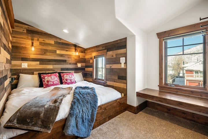 Bedside reading made easy. Personal dimmers, soft pillows, cozy blankets. But, remember - the mountains are calling - so don't get too comfortable...