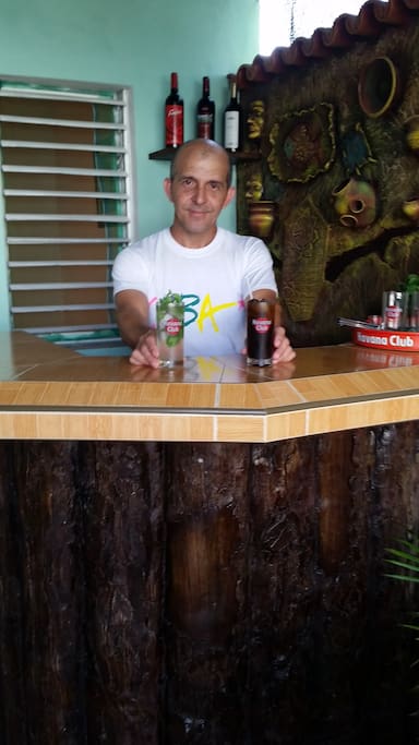Cocteles cubanos preparados por tu anfitrion