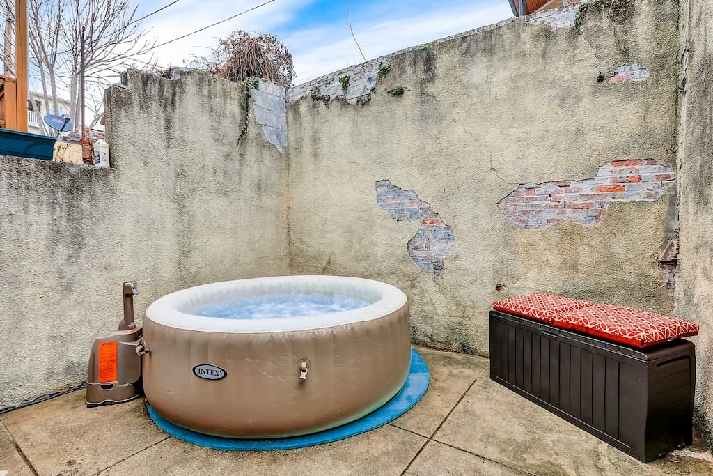 Private patio hot tub seats 6 people and is kept impeccably clean.
