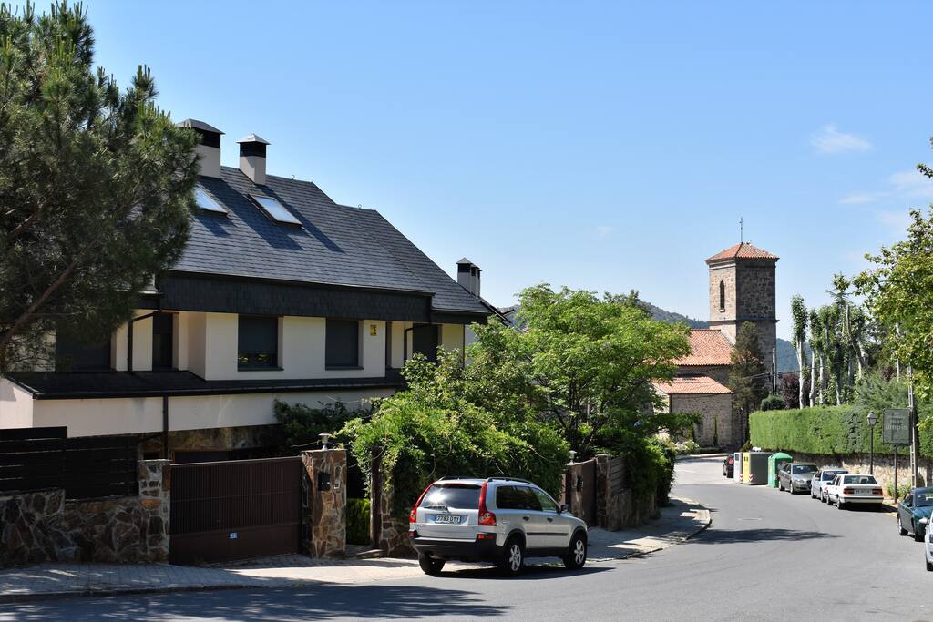 CASA DESDE CALLE IGLESIA