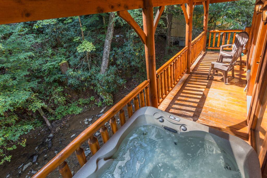 Hot Tub Overlooking The Creek!