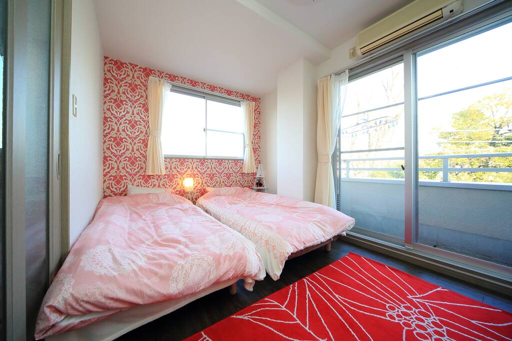This is a bed room. This room commands a fine view of park.