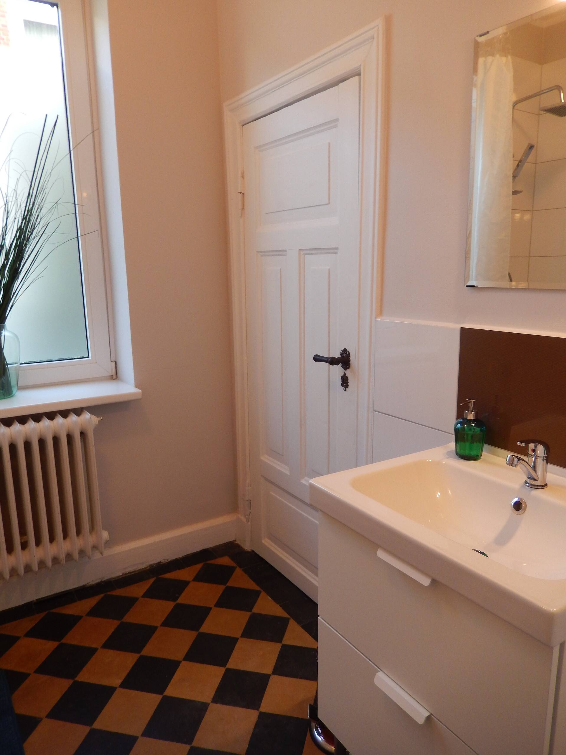 extravagant old building ground floor. 80 m² center within walking distance — photo 4