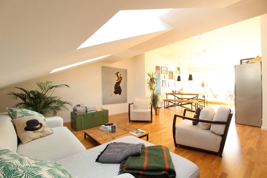 Enjoy relaxed evenings on the comfy couch.