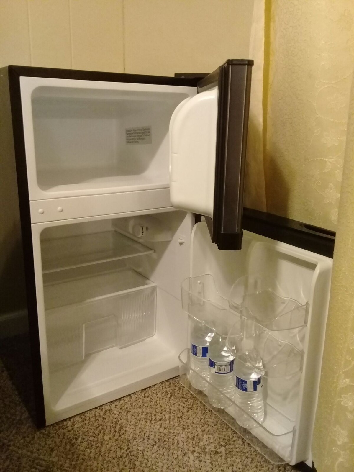 emerson mini fridge cr501e