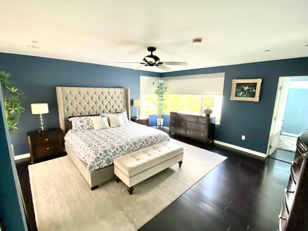 Основна спалня - на горния етаж -
двойно легло king size - регулируема 