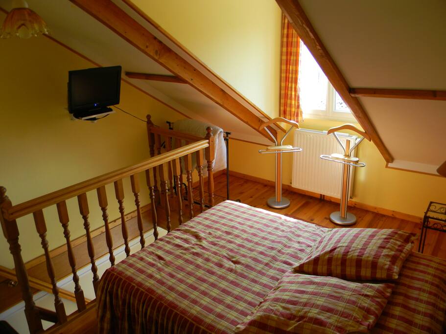 chambre lit double, TV et internet