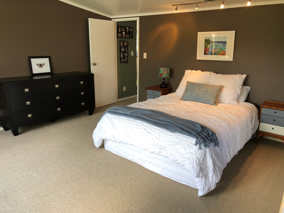 ГЛАВНА СПАЛНА СОБА