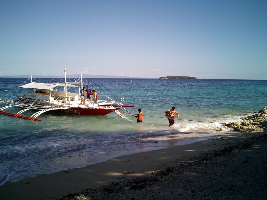 island hopping boat