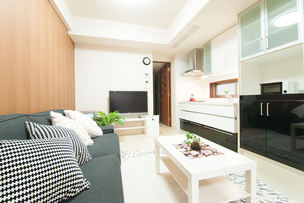 bedroom
Comfortable beds and closet with hangers The following keywords let you easily find the room you want to book. 大阪 難波 USJ 道頓堀 大阪城 心斎橋 梅田 関西空港 京都 神戸 奈良 Namba Osaka USJ Dotombori Osaka Castle Shinsaibashi Umeda Kansai Airport KIX Kyoto Kobe Nara