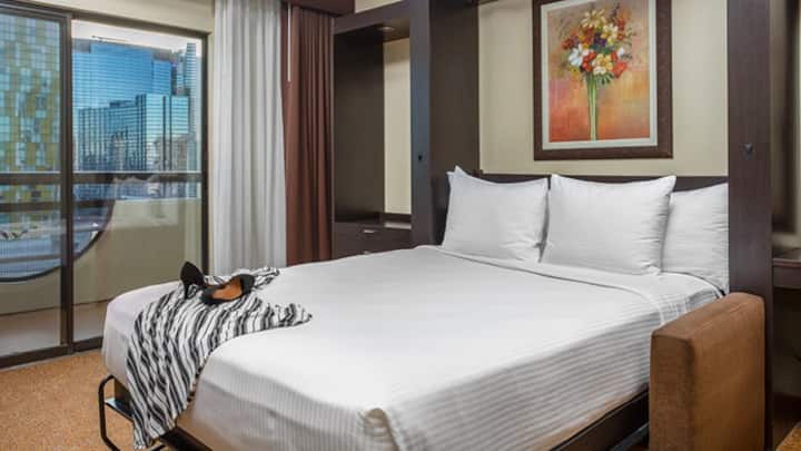 ¡Se siente muy bien dormir hasta tarde en tu cama de lujo de calidad de centro vacacional!