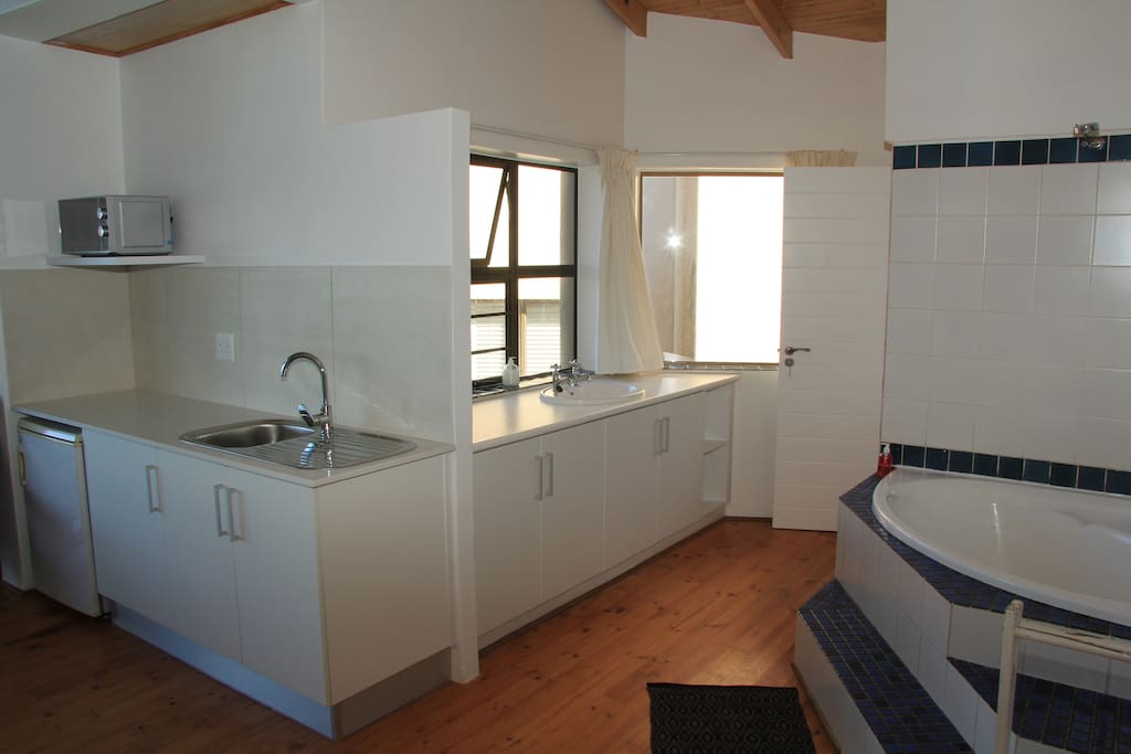 en suite with cornice bath and shower