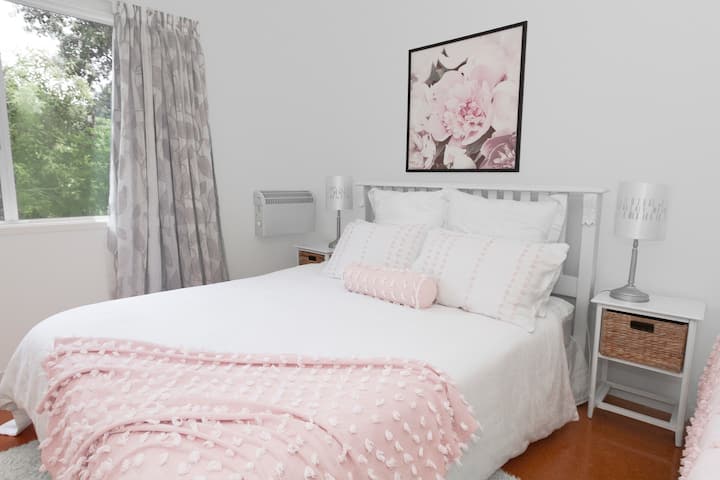 Bedroom No.1 has a comfortable queen bed along with a single bed as well. All our bedrooms have heaters and there are extra fans in the cupboard for the summer.

//Waihi Beach Hive
Bowentown
Most epic family bach ever
Sun, Sand & surf
NZ beaches