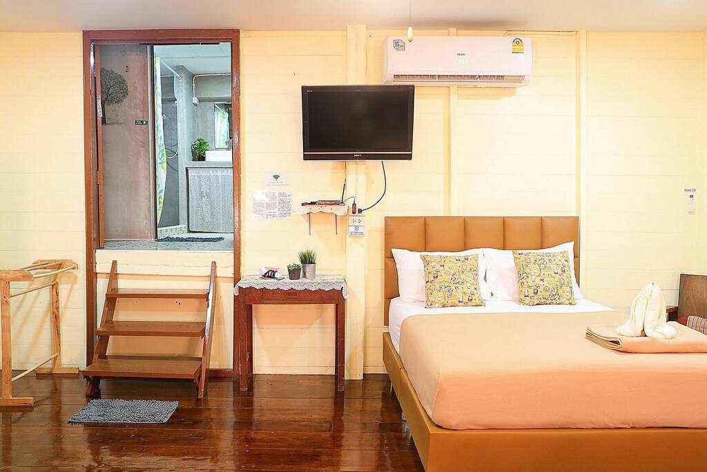 1 queen size bed