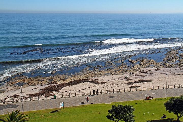 Sea Front Facing Apartment, Sea Point gallery image 4