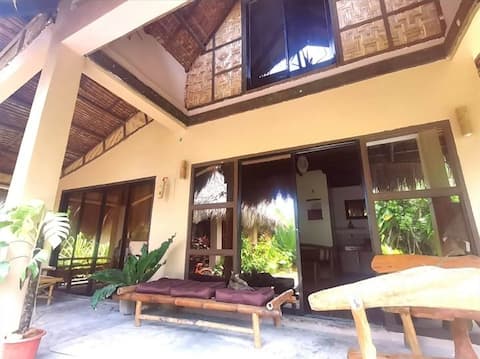 Hightide Family Villa with generator