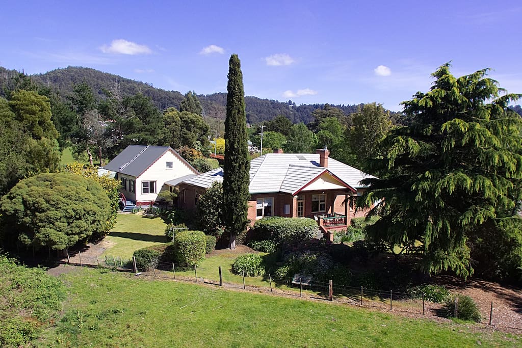 2 Bedroom Riverview Apartment & Gardens