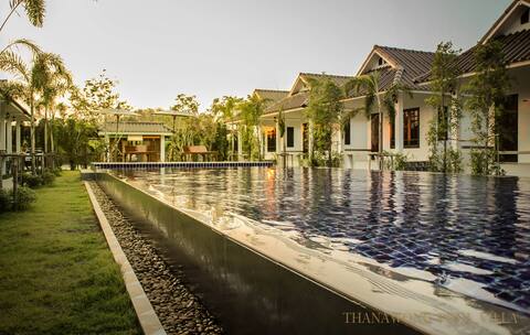Family bungalow by Thanawong pool villla