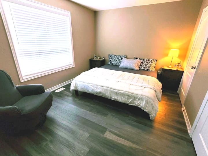 King Bed, Master Bedroom and Private Bathroom Houses for Rent in