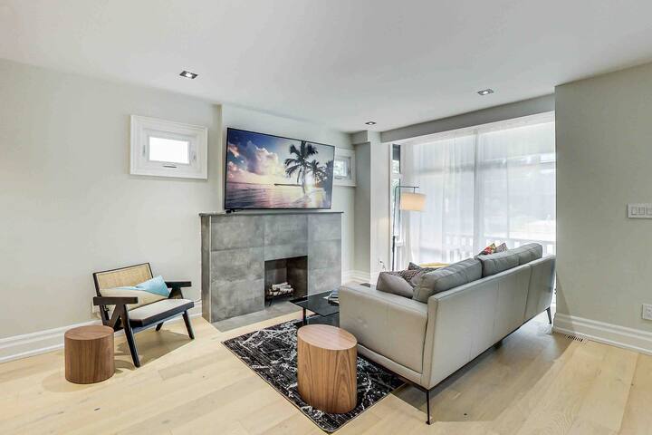 Casa Luxe Villa entire designer home on SubwayLine gallery image 3