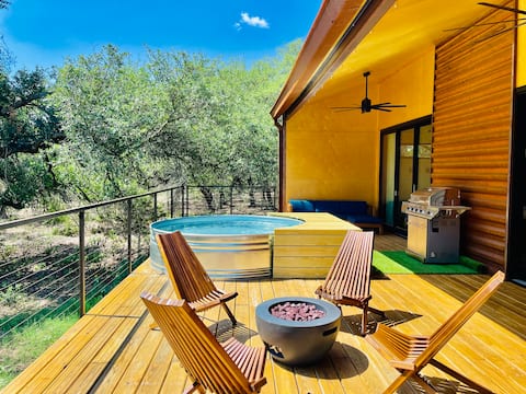 Gorgeous Modern Cabin w Heated Pool & Firepit