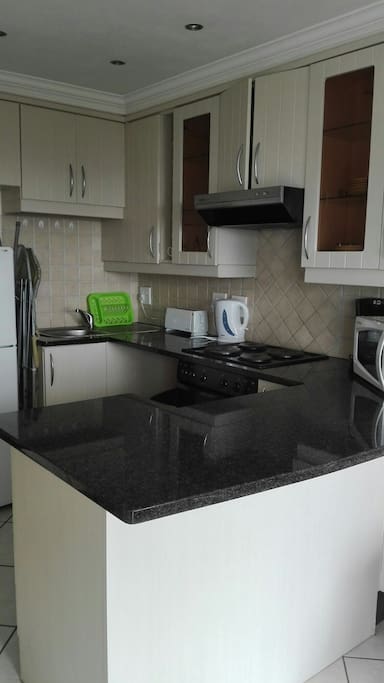 Fully equipped kitchen with stove and oven hob