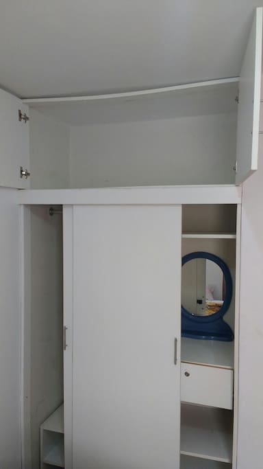Amplio Closet.