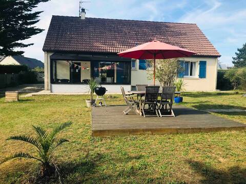 Single-storey home near beach