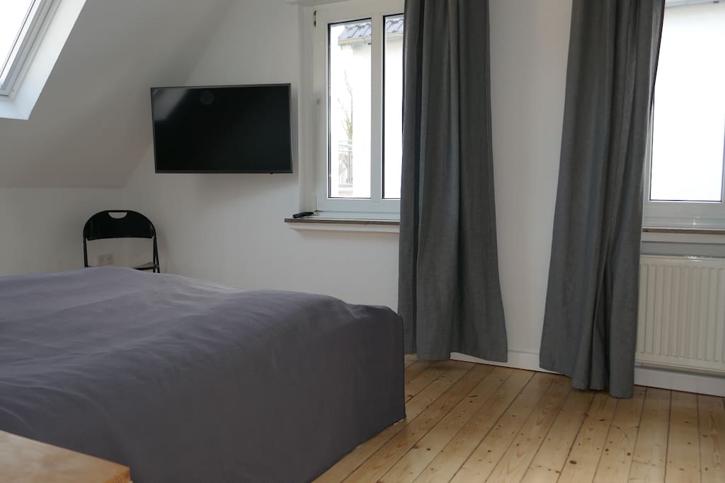 Schlafzimmer 1 mit Doppelbett