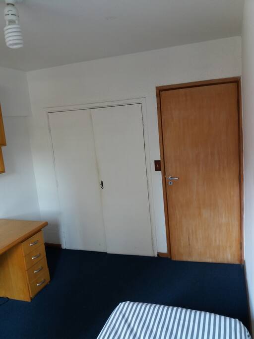 Private bedroom/quarto privativo
