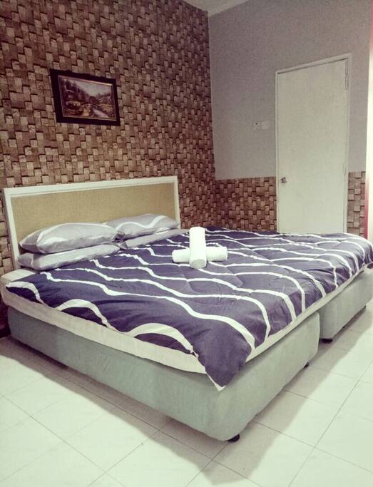 Master Bedroom With 1 King Bed
