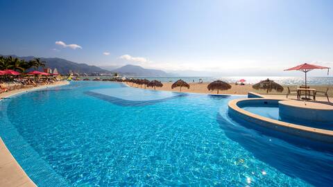 Luxury 2BED/2BATH corner condo with amazing views!