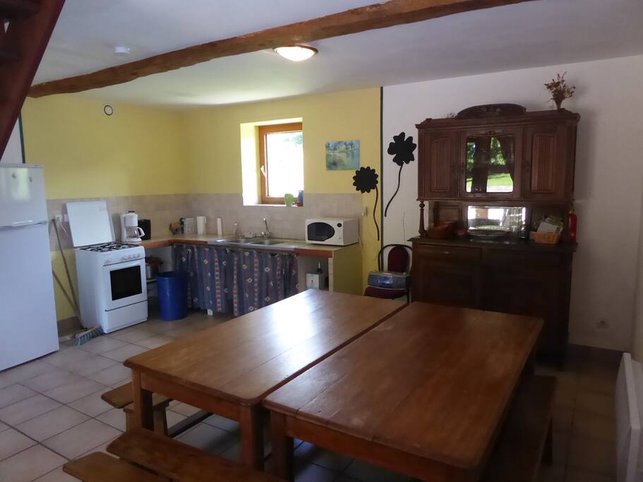 Salle principale, côté cuisine.