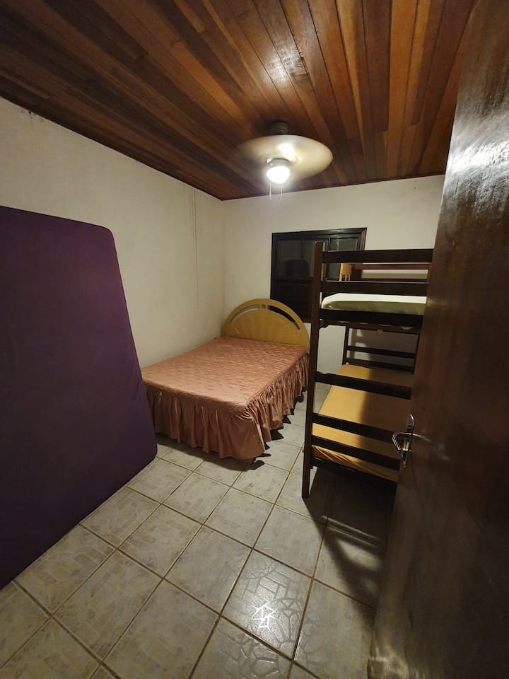 Dhomë gjumi 1  shtëpi më poshtë