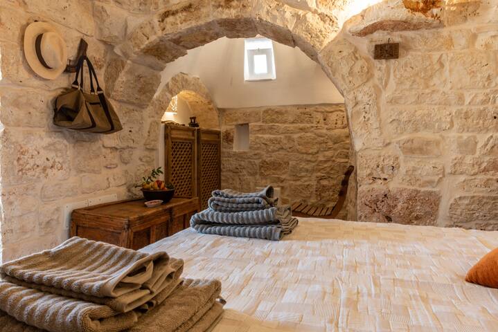 Trullo La Specchia private pool and satellite wifi gallery image 5