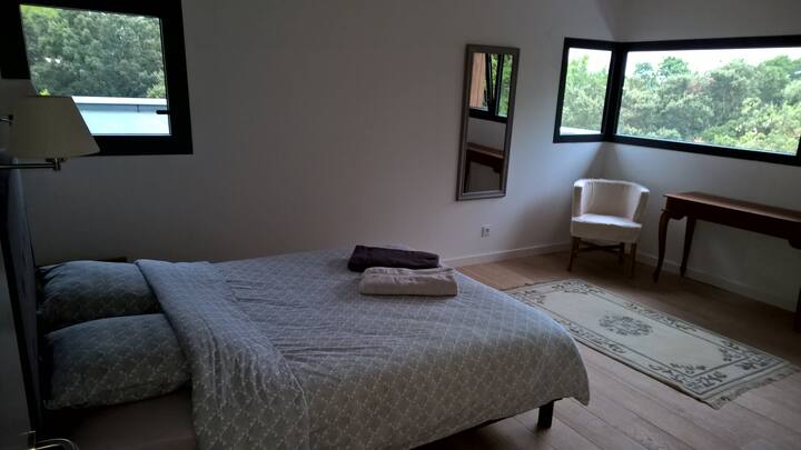 Master suitë në katin e mësipërm