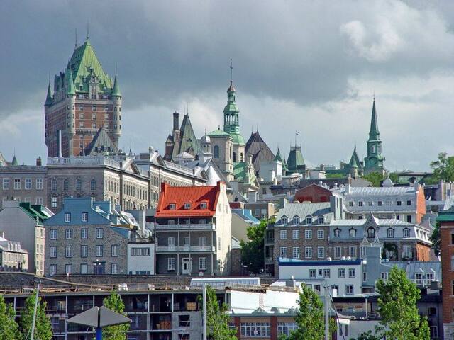 BelAptVieuxQuebecauxmois1500$t.incvuemagiquefleuve