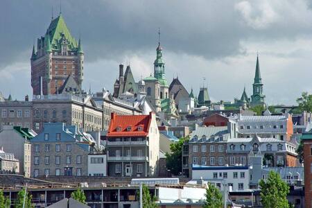 BelAptVieuxQuebecauxmois1200$t.incvuemagiquefleuve