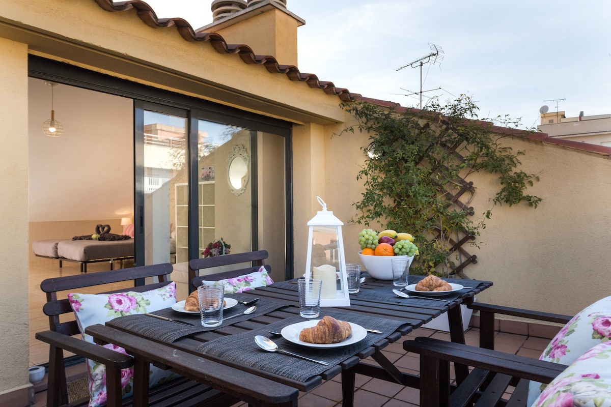 Top Airbnb: 20km from Barcelona 100 meters train and the beach à Mataró