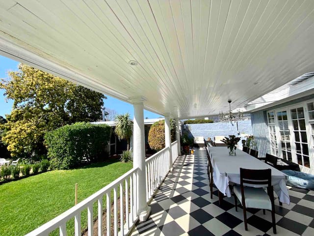 Spacious Villa with Pool, Sauna and UPS