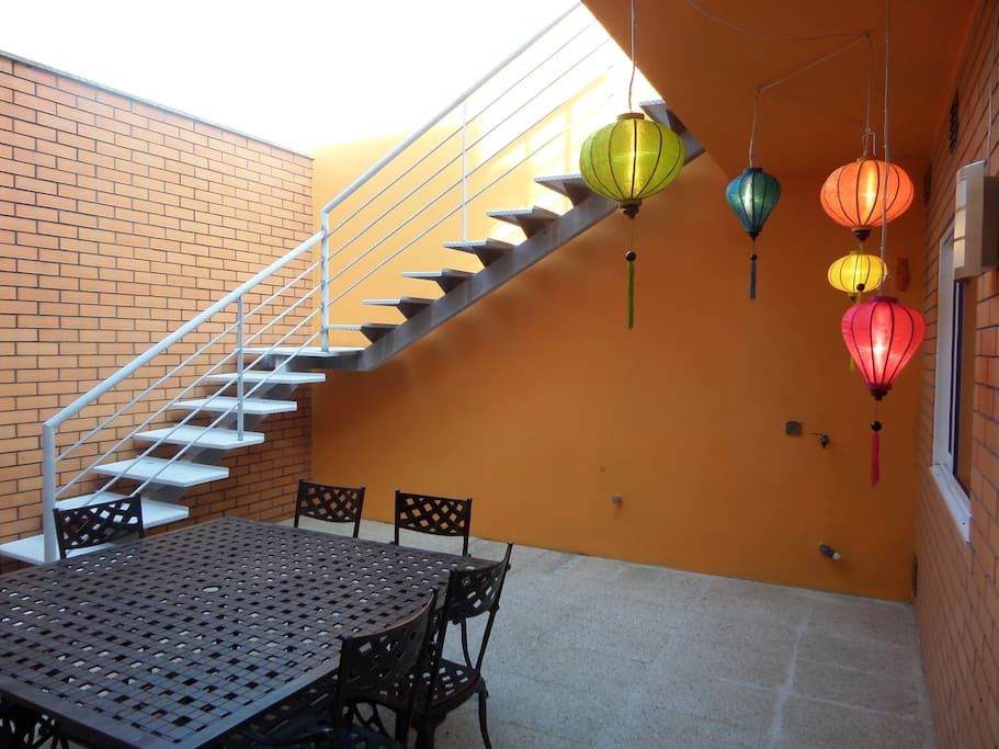 Cour intérieure avec bbq - accès à une terrasse