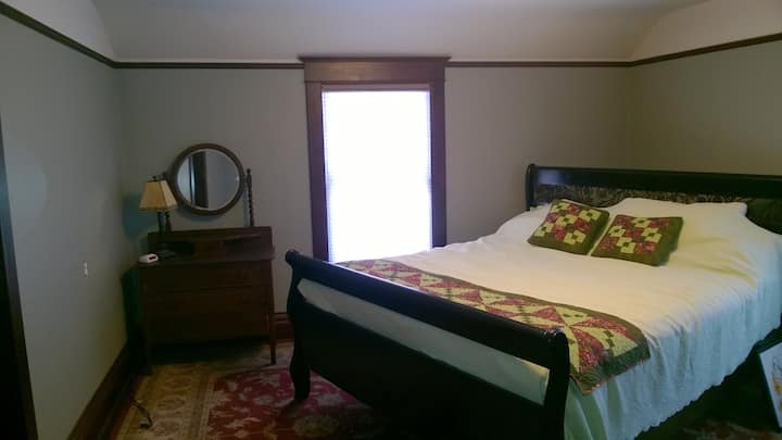 "The Thomas"
Back Bedroom