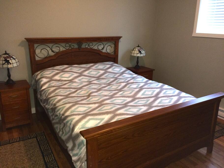Private bedroom with queen size bed