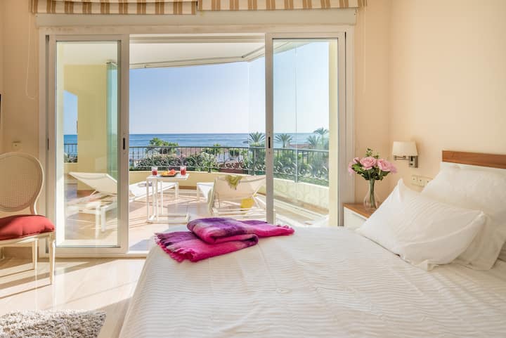 KING SIZE BEDS most places do not have this 140cm is the norm.
Parent bedroom, wake up to see the fishermen floating on the horizon.