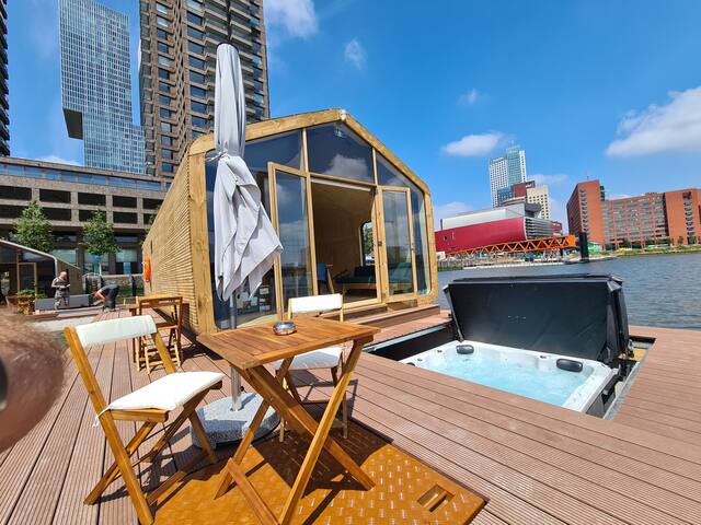 Wikkelboat 5 @ Floating Rotterdam Rijnhaven